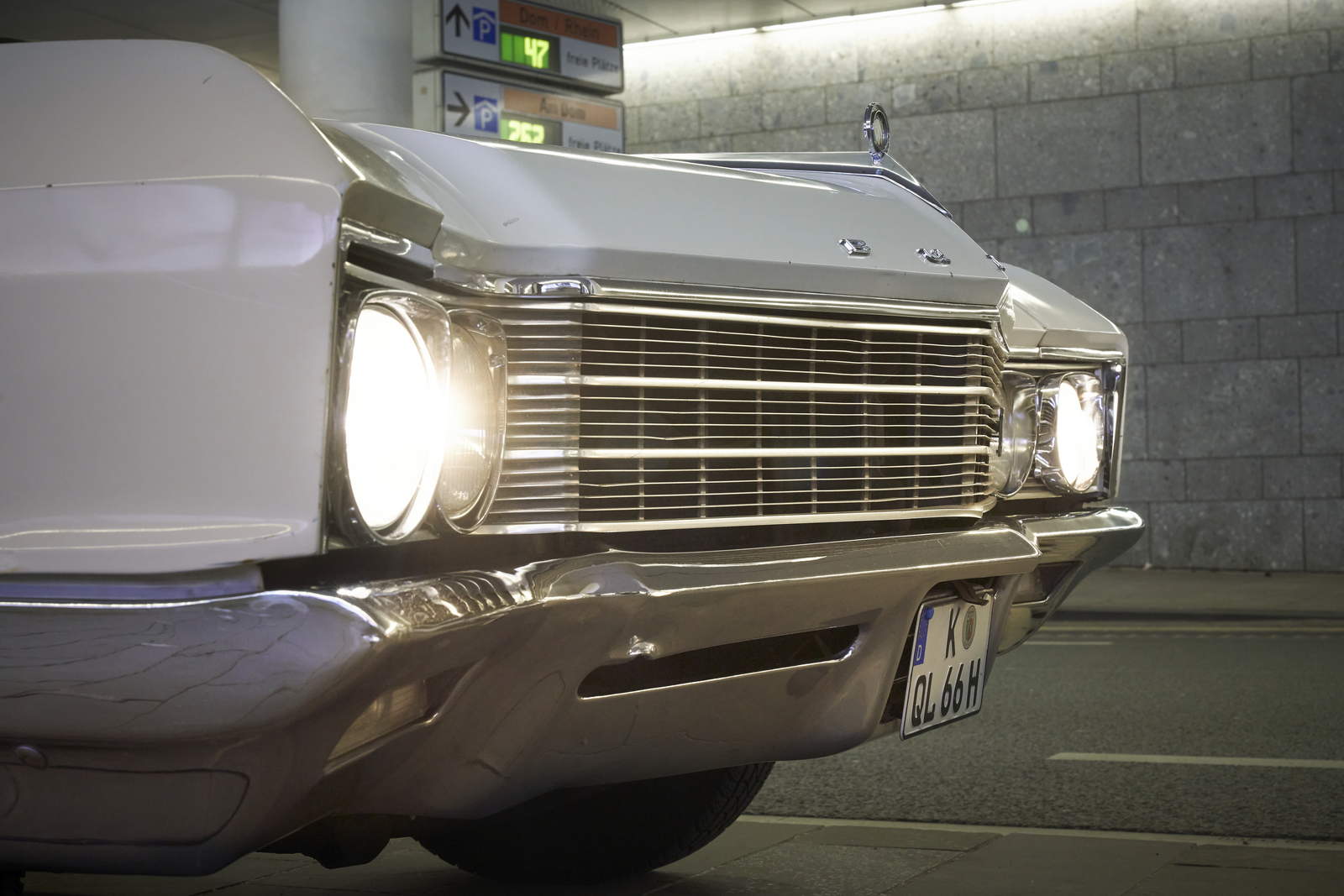 Buick Le Sabre 400 Köln bei Nacht